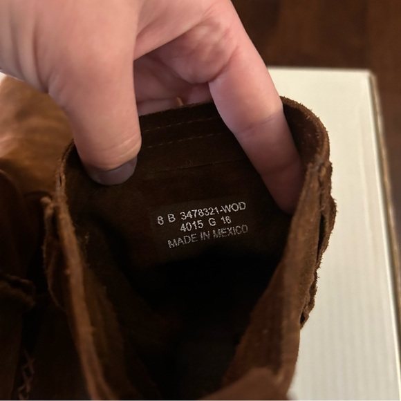 Never Worn Frye Cara Short Wood Brown Suede Boots Size 8 with original box - Picture 5 of 12